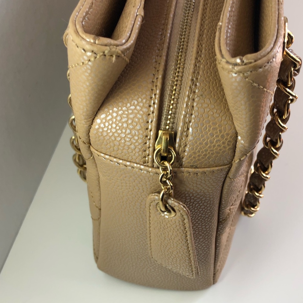 Vintage CHANEL CC Quilted Matelasse Chain Leather Turn Lock Tote Authentic COA - Picture 7 of 16